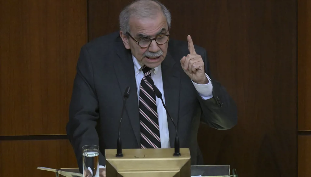 سلام طلب من الوزارات تدقيقاً مالياً: أين ذهب المال العام وسط الصفقات؟