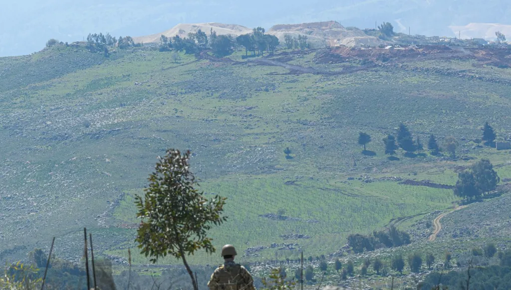 5 عند الخامسة: اللقاء المتشنّج وإسرائيل تكشف تفاصيل إعادة جثمان من غزة... العراق يمنع عرض "معاوية"