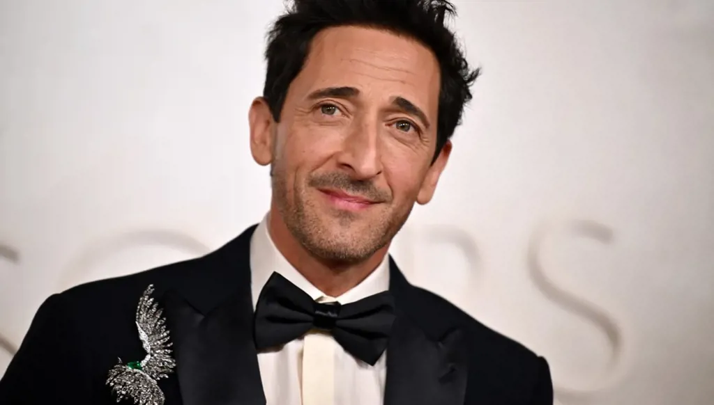 أدريان برودي عن رميه العلكة في الأوسكار و"أطول كلمة"