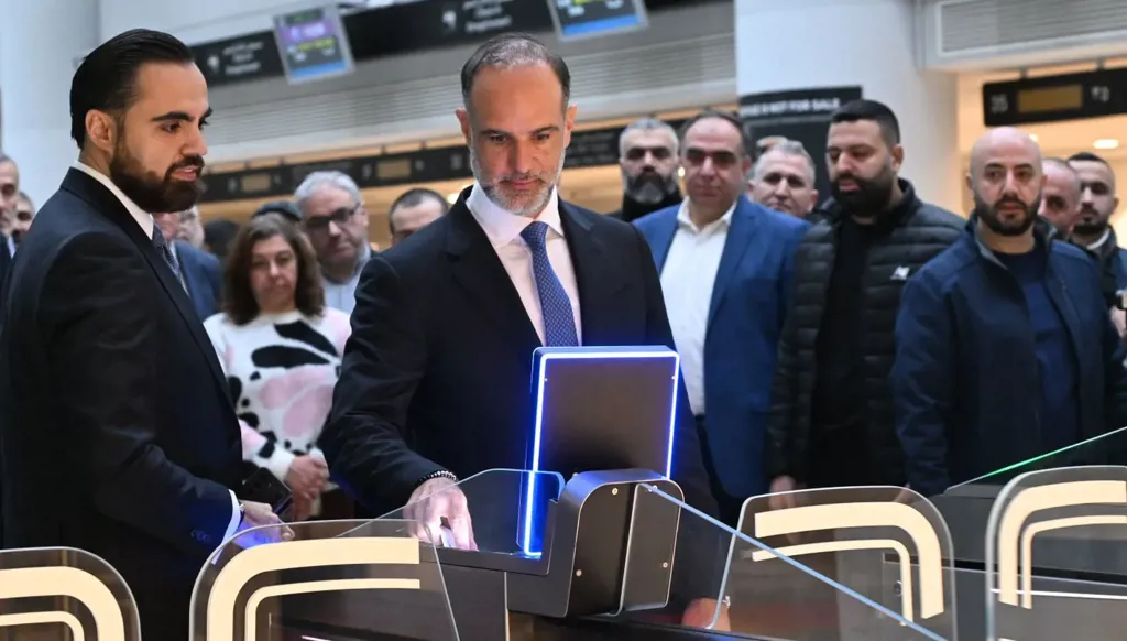 وزير الأشغال تفقّد مطار بيروت والمرفأ: تعزيز الأمن الجمركي ومكافحة التهريب