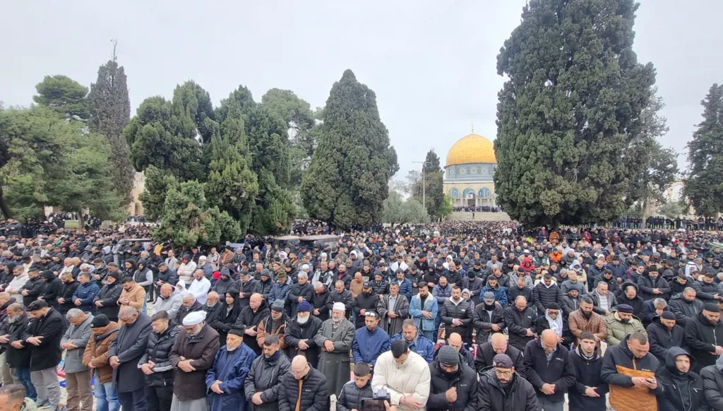 حذر في القدس مع حلول الجمعة الأولى من رمضان
