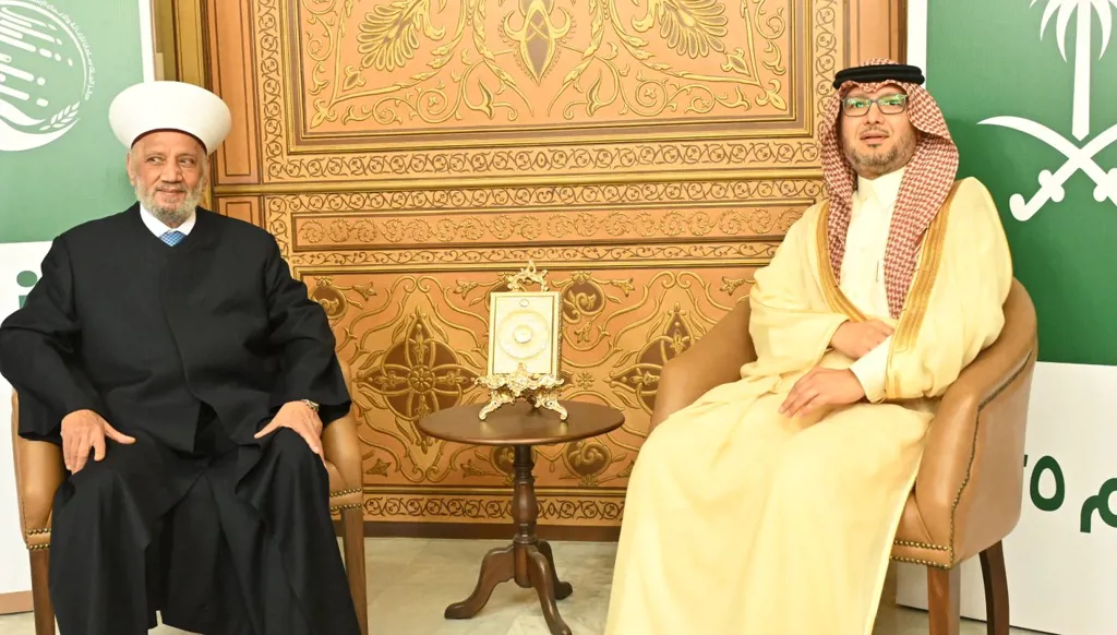 لقاء بين المفتي دريان والبخاري... مبادرة سعودية إنسانية للبنانيين في شهر رمضان (صور)