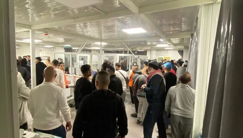 بسبب المفرقعات النارية... إصابة 4 أشخاص بإطلاق نار في طرابلس شمال لبنان