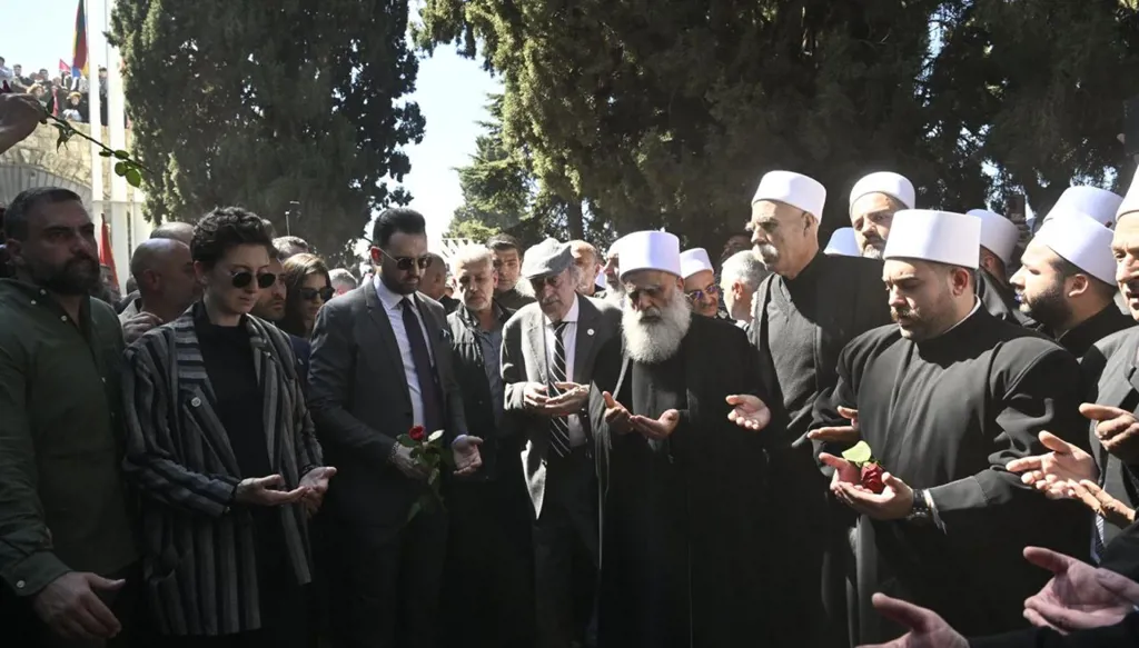 ذكرى كمال جنبلاط كمناسبة انتقالية وجسر سياسيّ... وليد جنبلاط نحو "مرحلة جديدة من النضال والتحدي"