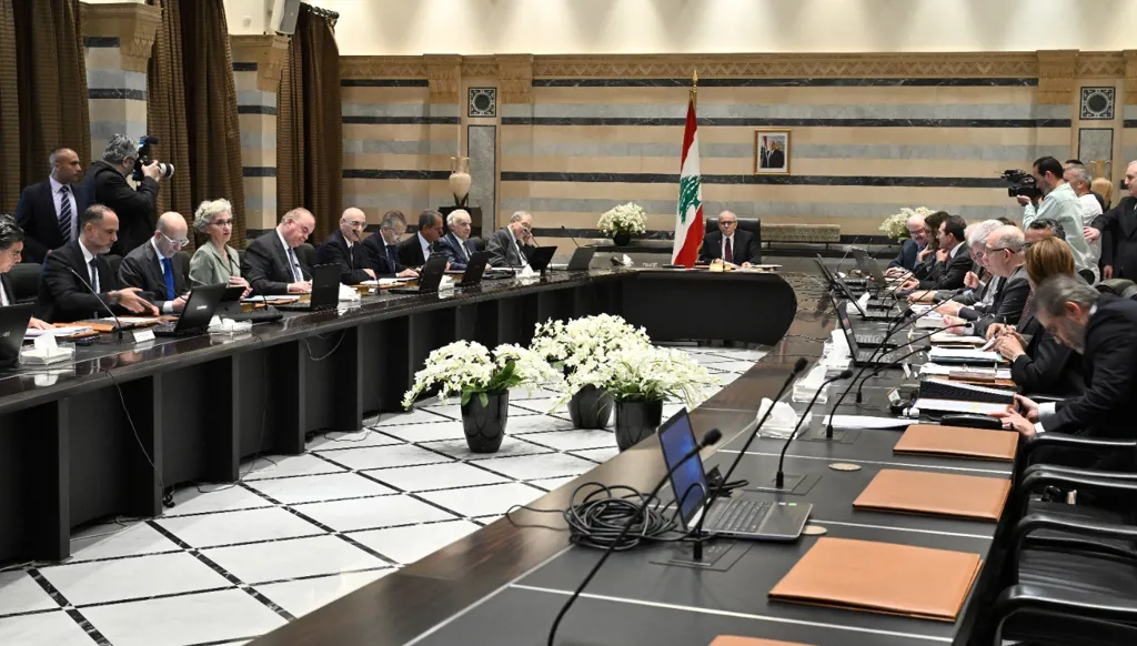 أول جلسة برئاسة سلام... الحكومة اللبنانية تبحث في التعيينات الإدارية (صور)