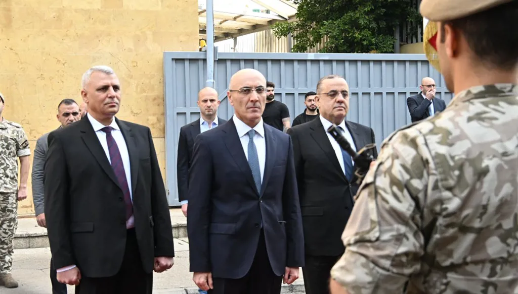 بالصور- اللواء حسن شقير يتسلّم إدارة الأمن العام اللبناني من اللواء الياس البيسري