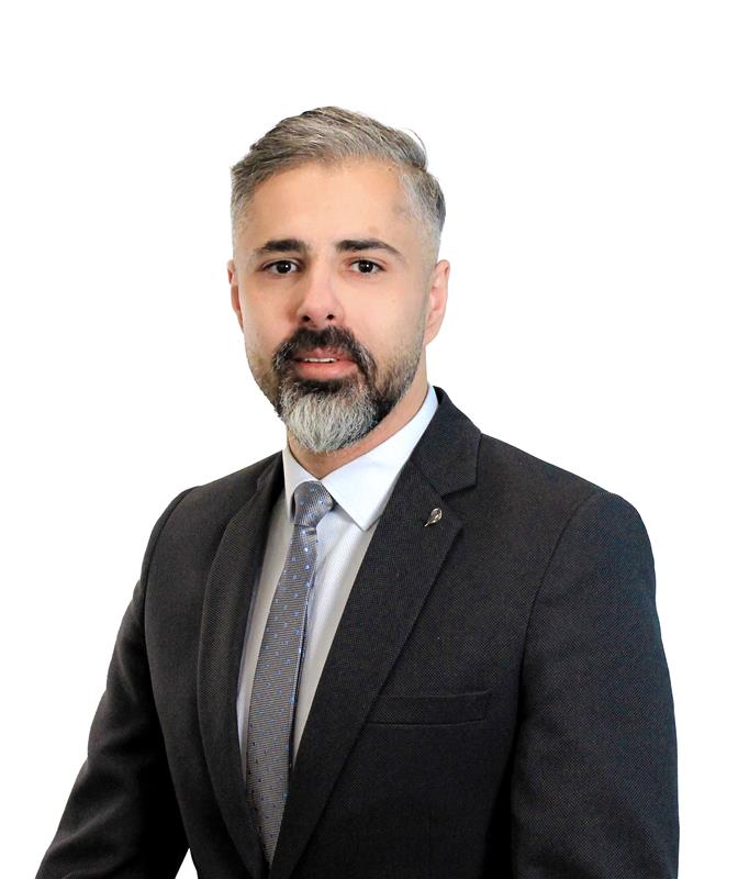 أحمد عزام، المحلل الماليّ الأول في مجموعة إكويتي