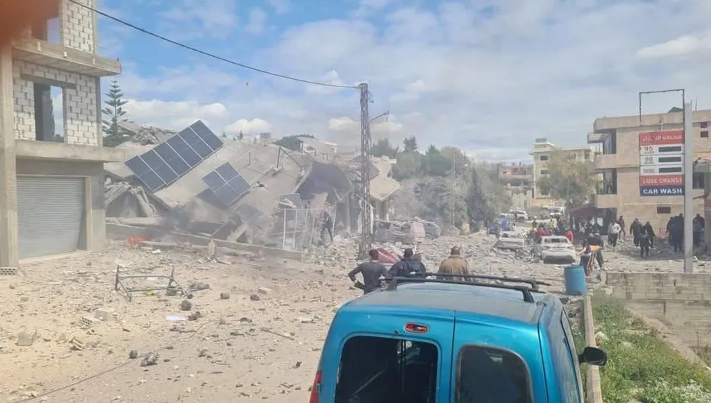 بالفيديو- استهداف منزل في بلدة تولين الجنوبية... دمار هائل وسقوط ضحايا