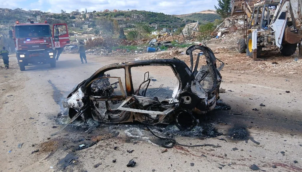 ضحية باستهداف سيارة... وتوغّل لقوّة مدرّعة إسرائيلية في جنوب لبنان