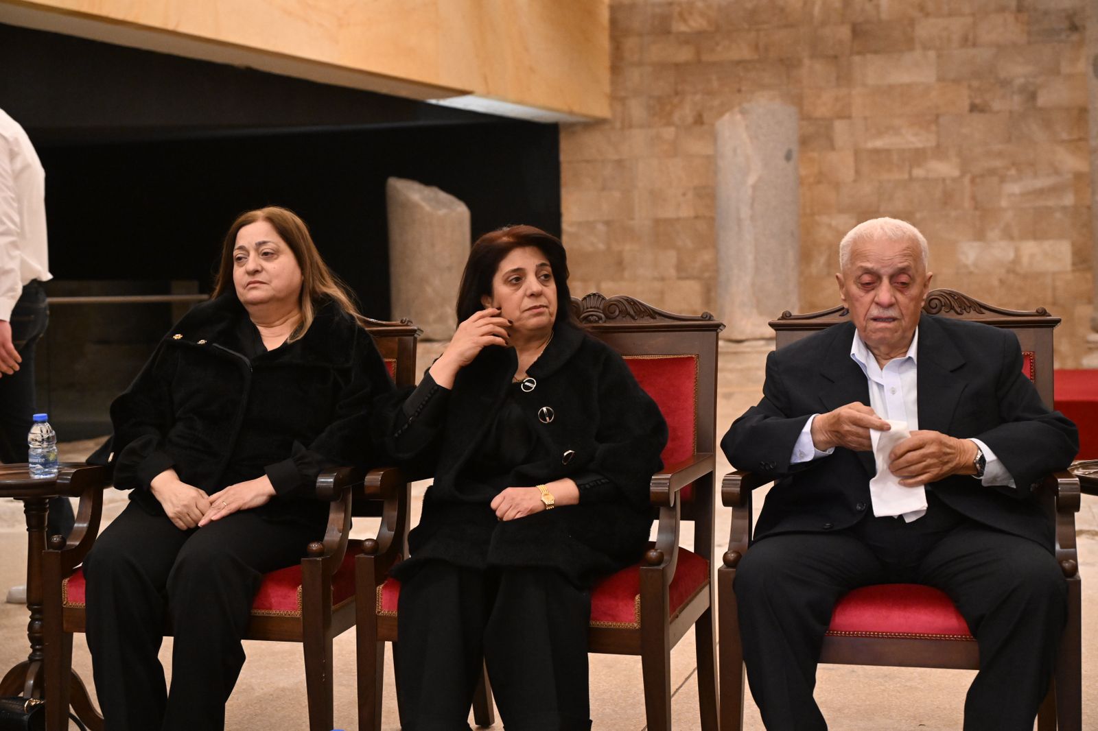 عائلة هدى شديد (حسام شبارو)