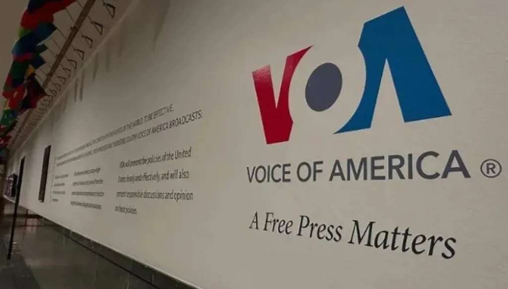 قاض أميركي يعلق قرار إغلاق إذاعة "صوت أميركا"