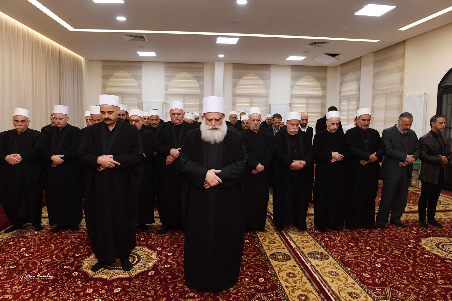 الشيخ سامي أبو المنى خلال أداء صلاة العيد.