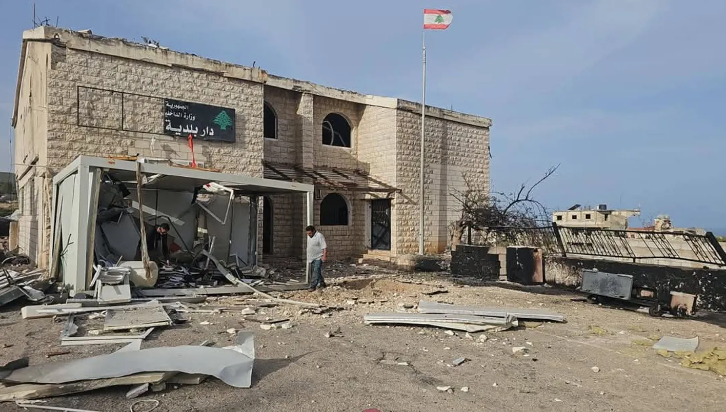  إسرائيل استهدفت في وقت سابق مركزاً صحياً مستحدثاً في بلدة الناقورة (أحمد منتش). 
