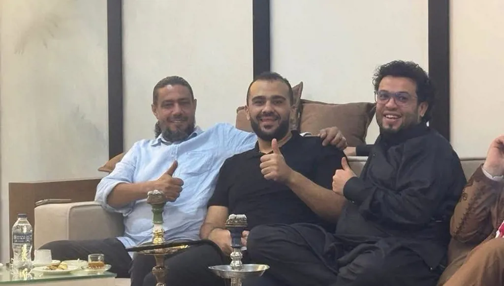 ظهور مفاجئ لـ"الفار" إلى جوار مستشار الدبيبة ووزير داخليته يضع سلطة القضاء الليبي على المحك