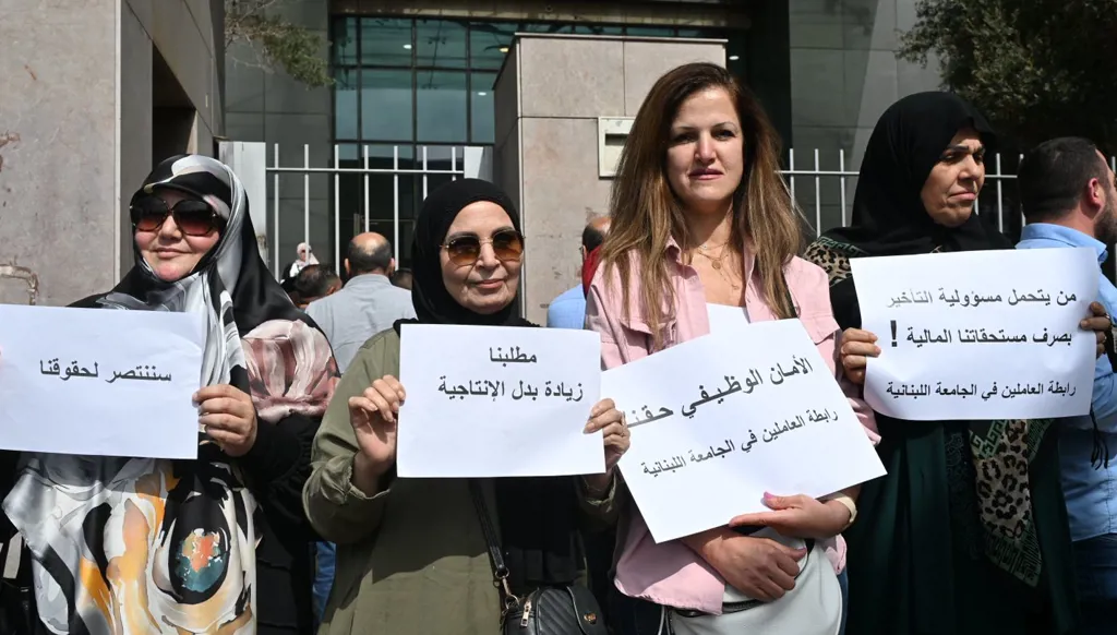 اعتصام لـ"رابطة العاملين في الجامعة اللبنانية" أمام وزارة التربية (حسام شبارو).