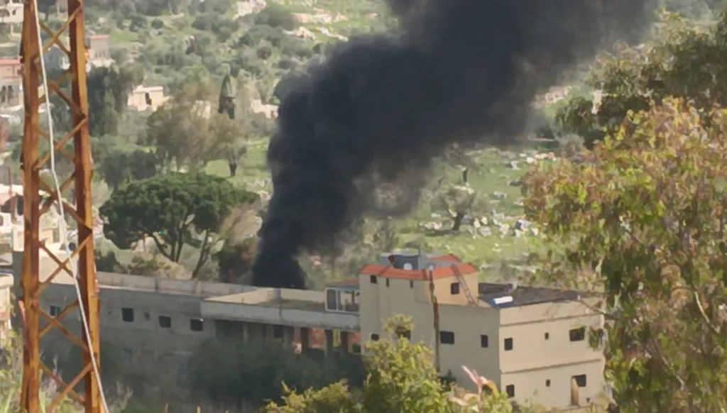 مسيّرة إسرائيلية تستهدف دراجة على طريق عام الطيبة جنوبي لبنان وسقوط ضحية