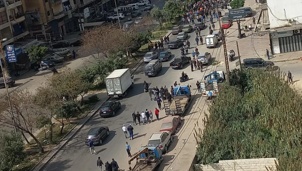 تحرك تصعيدي لتجار الخردة وعمالهم في طرابلس شمالي لبنان