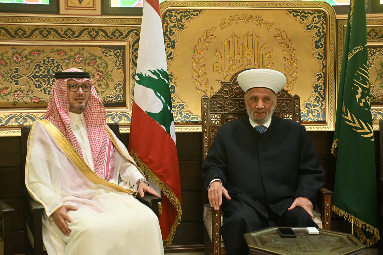  الشيخ عبد اللطيف دريان والبخاري