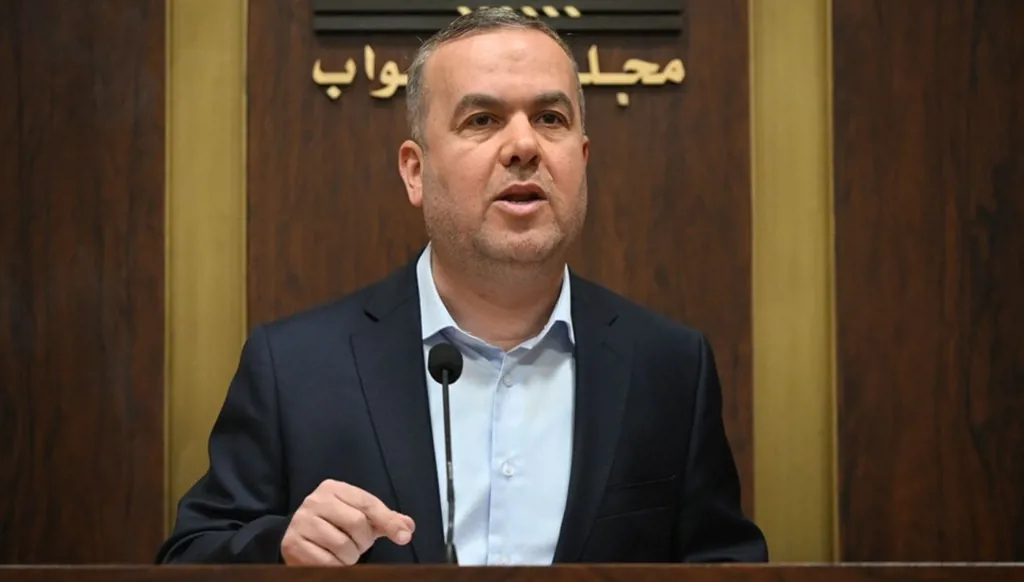 نائب من حزب الله يُعلّق على أخبار تهريب السلاح عبر مرفأ بيروت: جاهزون للحوار حول الاستراتيجية الدفاعية
