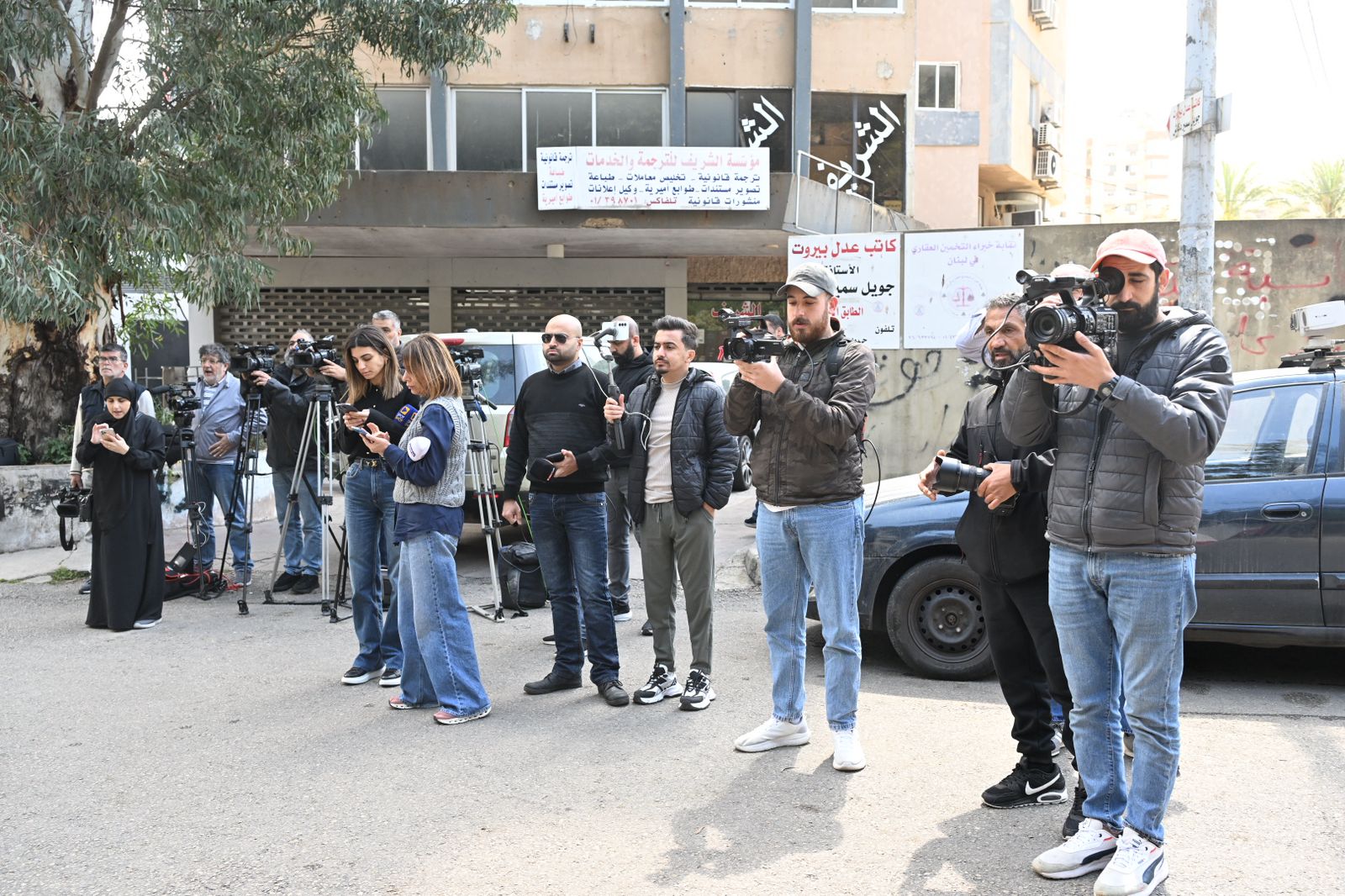 مصورون ينتظرون مغادرة اللواء عباس إبراهيم من قصر العدل في بيروت (حسام شبارو)