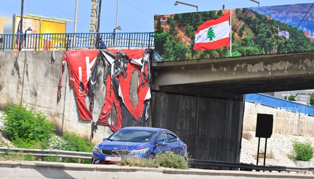 إحراق  لوحات "لبنان عهد جديد" على طريق المطار... مدير الشركة لـ"النهار": نستقبل إعلانات قوى مختلفة