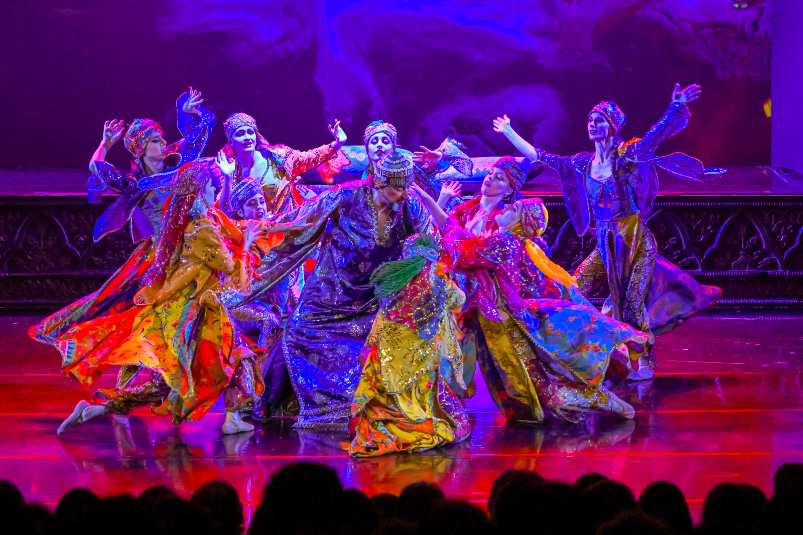 مشهد من “أَلف ليلة وليلة“. (نبيل إسماعيل)