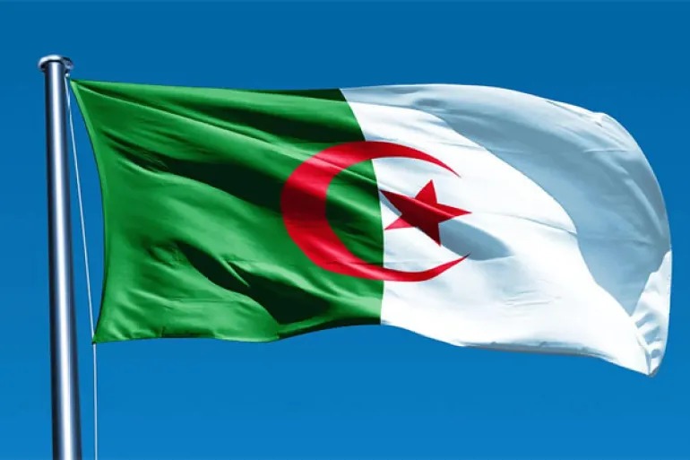 علم الجزائر. (وكالات)
