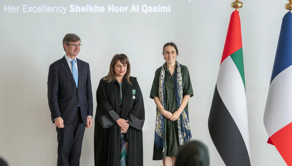 حور القاسمي تتقلّد وسام الجمهورية الفرنسية للفنون والآداب