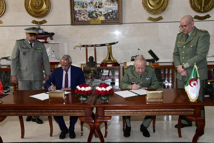 قائد الجيش الجزائري ووزير الدفاع الموريتاني