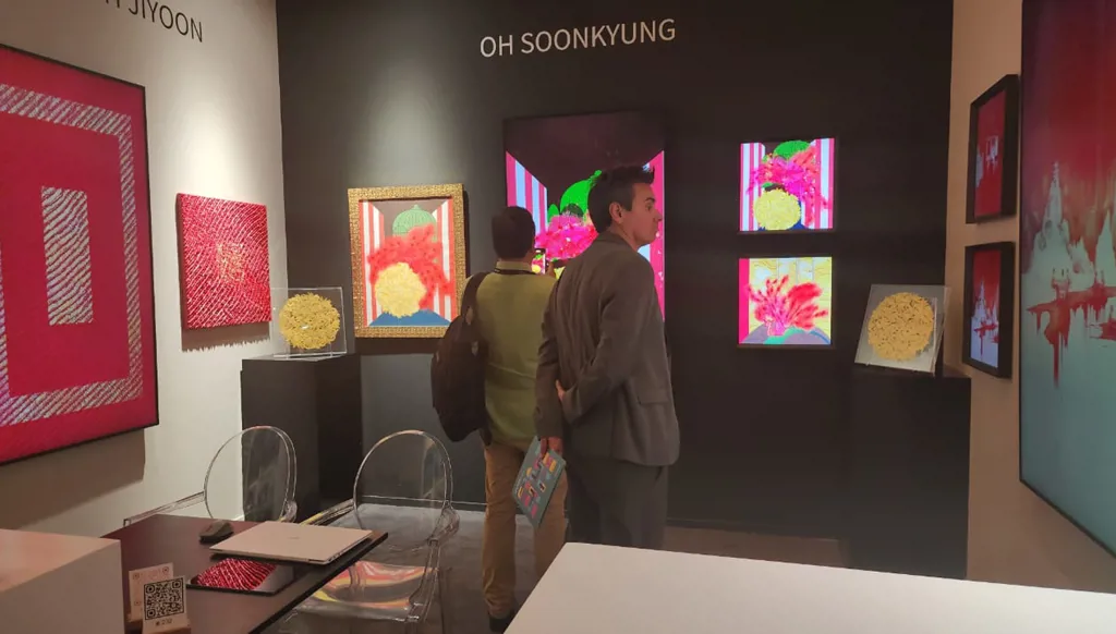 أعمال فنية في "آرت دبي".