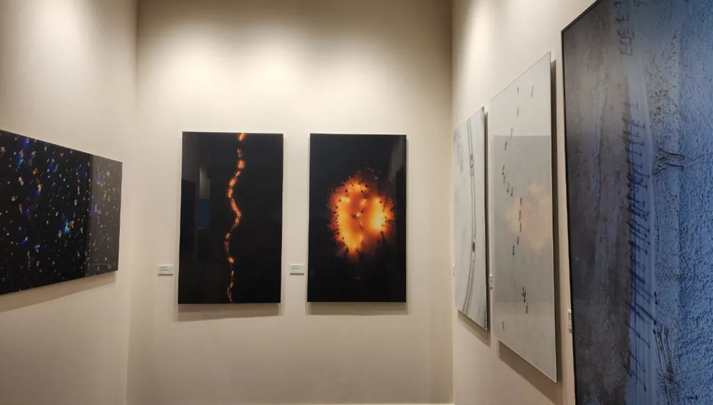 أعمال فنية في "آرت دبي".