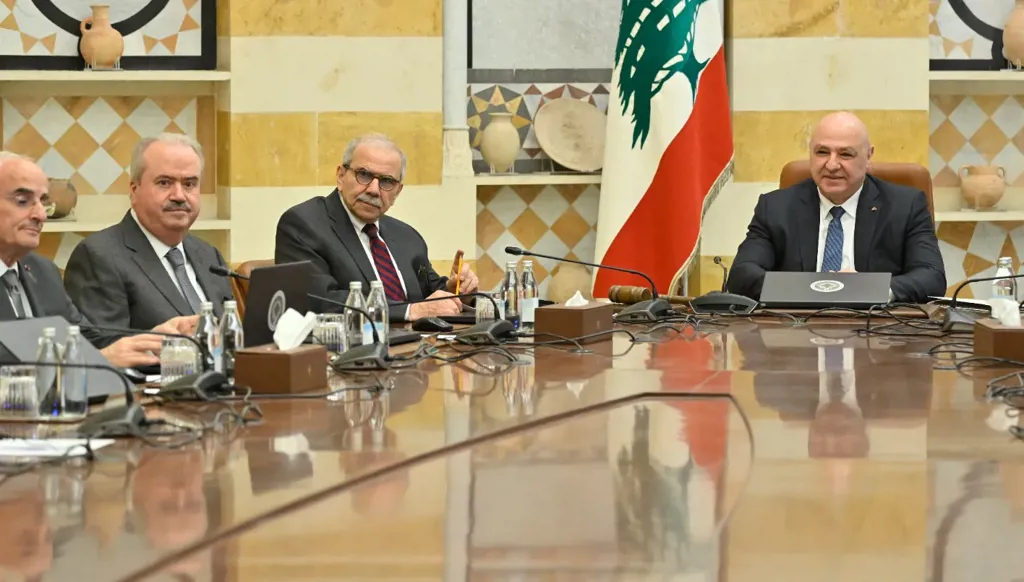الحكومة تعد بالتعيينات والتشكيلات الديبلوماسية عالقة... متري لـ"النهار": نعتمد قواعد الإنصاف والمادة 95