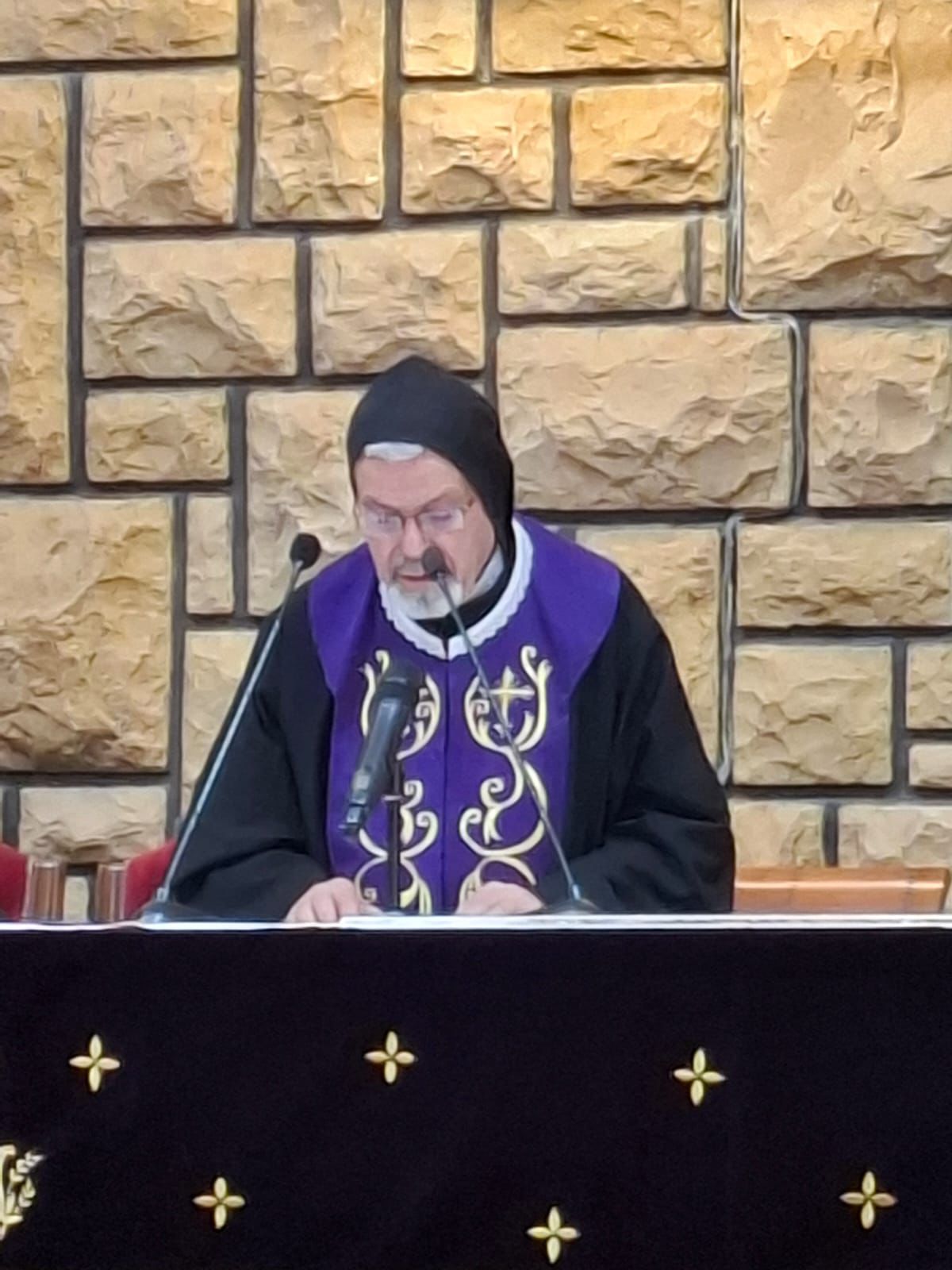 الأب بطرس عازار. (الرهبانية الأنطونية)