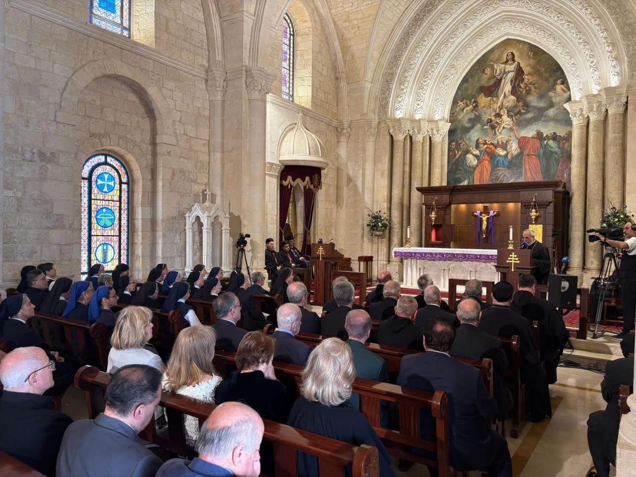 الحضور في كنيسة بكركي. (البطريركية المارونية)