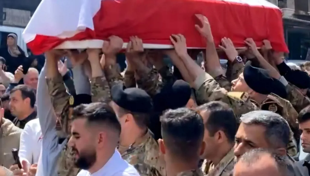 بالزغاريد ونثر الورود... عكّار تودّع الملازم الشهيد محمود زيتون بمأتم مهيب