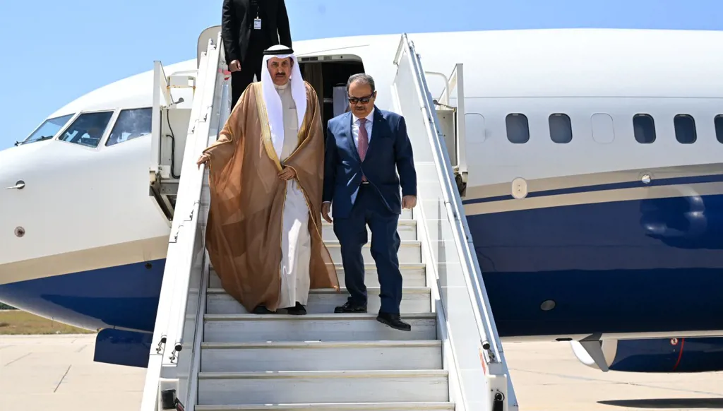 وصول رئيس المجلس الوطني الاتحادي صقر غباش إلى لبنان (صور)