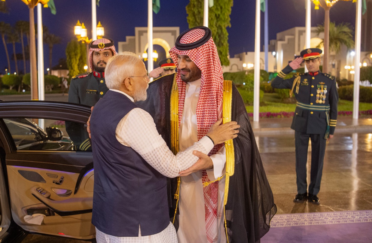 بن سلمان مستقبلاً مودي. (واس)