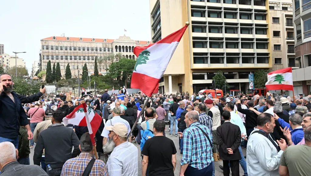 العسكريون المتقاعدون يتوعّدون بيوم قاس غداً... إقفال للطرق وخنقها وعمليات احتجاج لن تتوقف