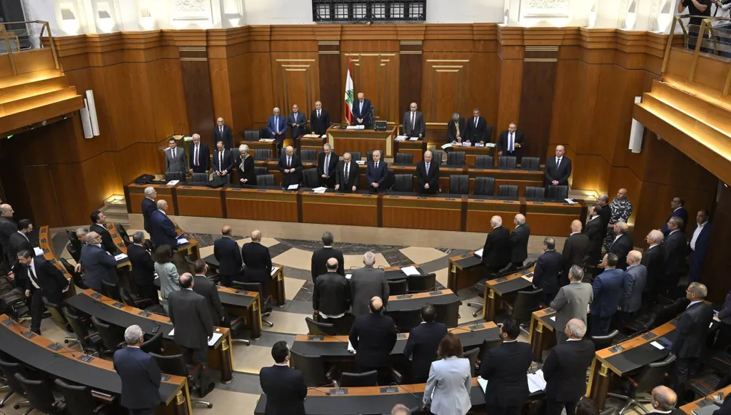 صباح "النهار": سلاح "حزب الله" أكثر تعقيداً وفرصة إسرائيل للانقضاض على إيران... أوكرانيا تختبر نفاد صبر ترامب