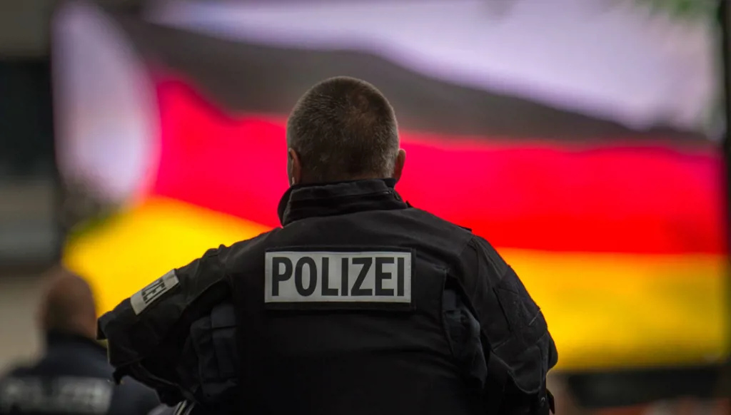 تطرّف مزدوج يهدّد الأمن في ألمانيا... والسلطات أمام تحديات ضبط الجريمة