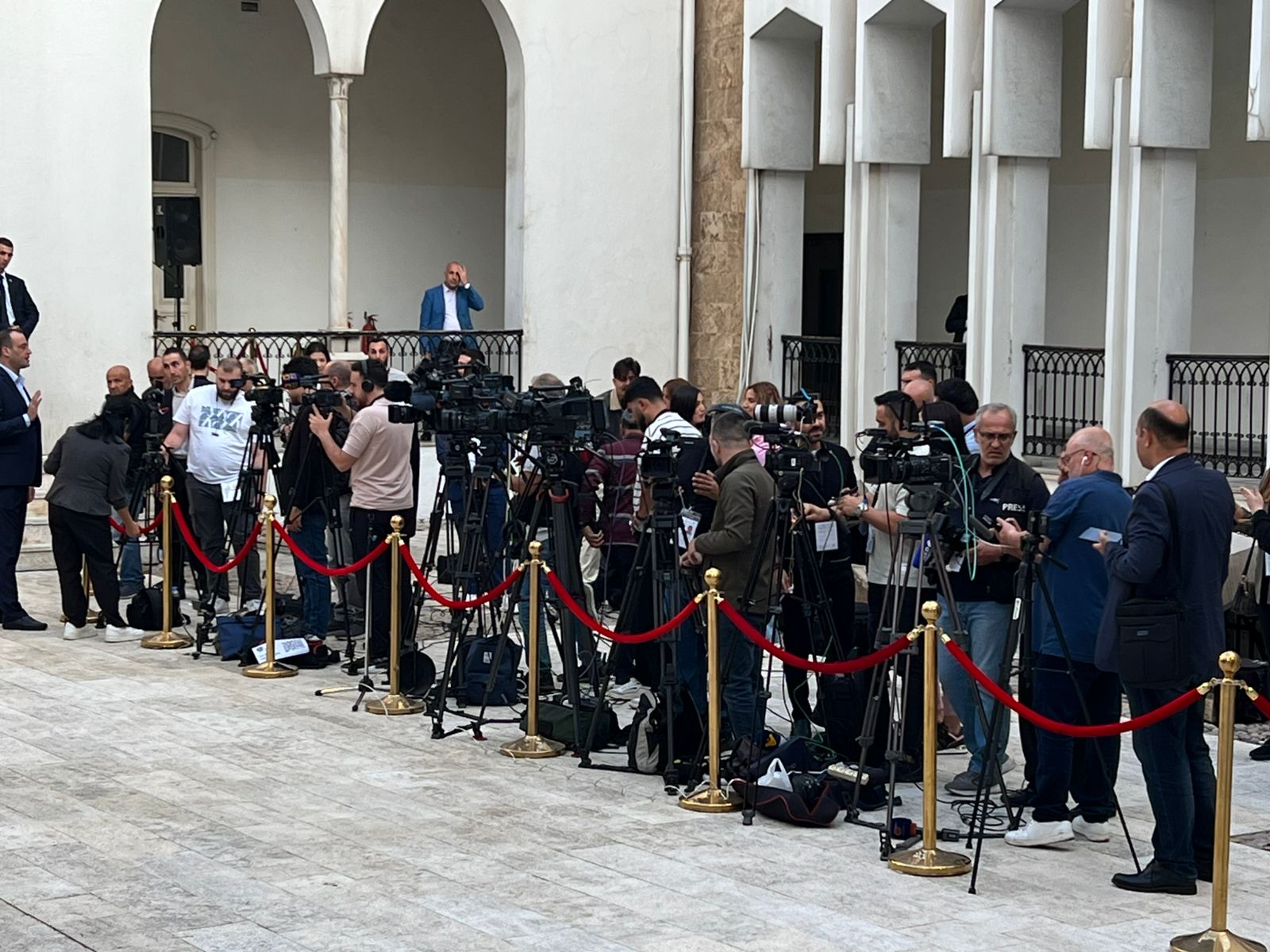 صحافيون في وزارة الداخلية (نبيل إسماعيل).