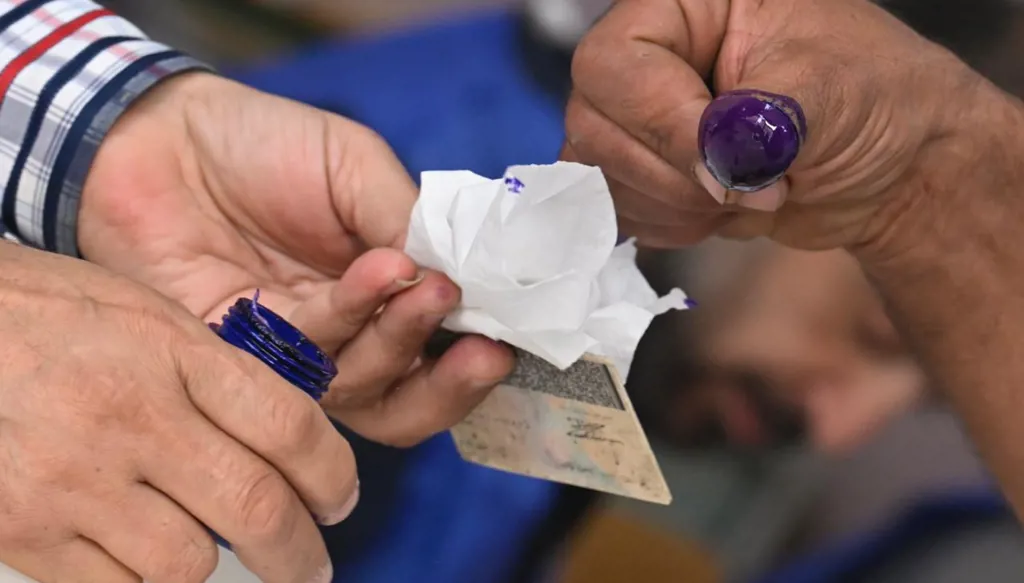 تنافس مسيحي في جبل لبنان يسبق "النيابية"... ومحاولات لعزل باسيل