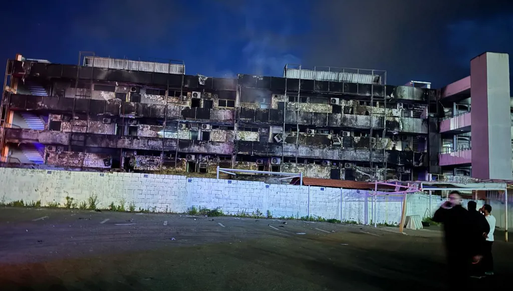 مشهد كارثي... حريق هائل يلتهم منتجعاً سياحيّاً في طرابلس شمالي لبنان! (صور وفيديو)