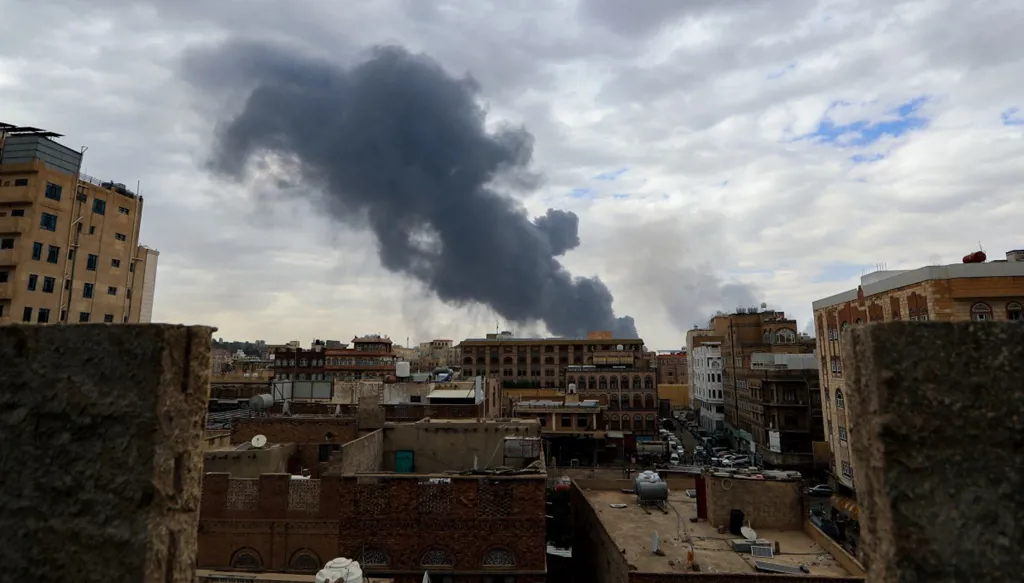 5 عند الخامسة: مطار صنعاء خارج الخدمة وماكرون يستقبل الشرع غداً... هذه ثغرات حكومة نواف سلام