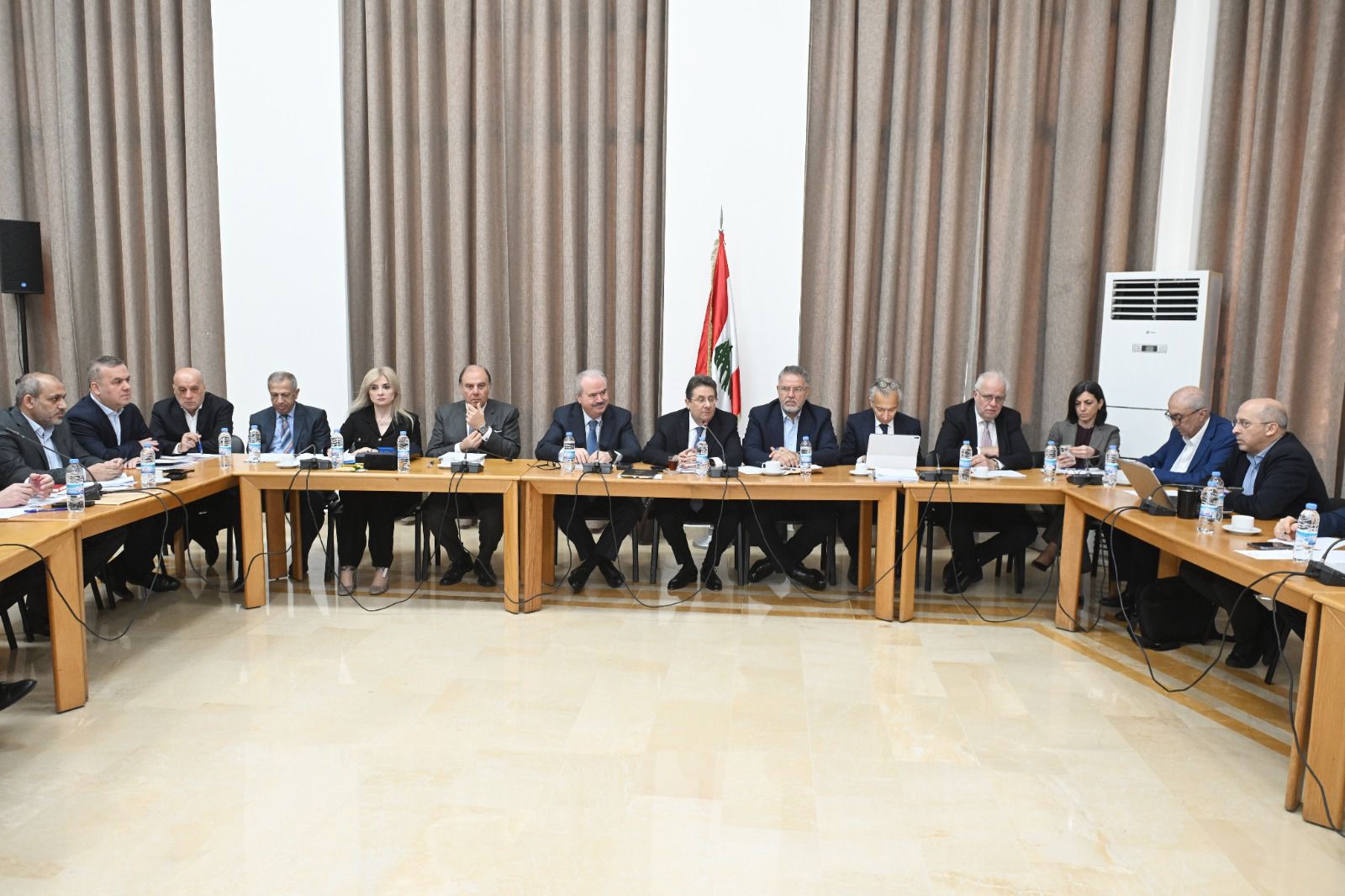 اجتماع لجنة المال والموازنة.