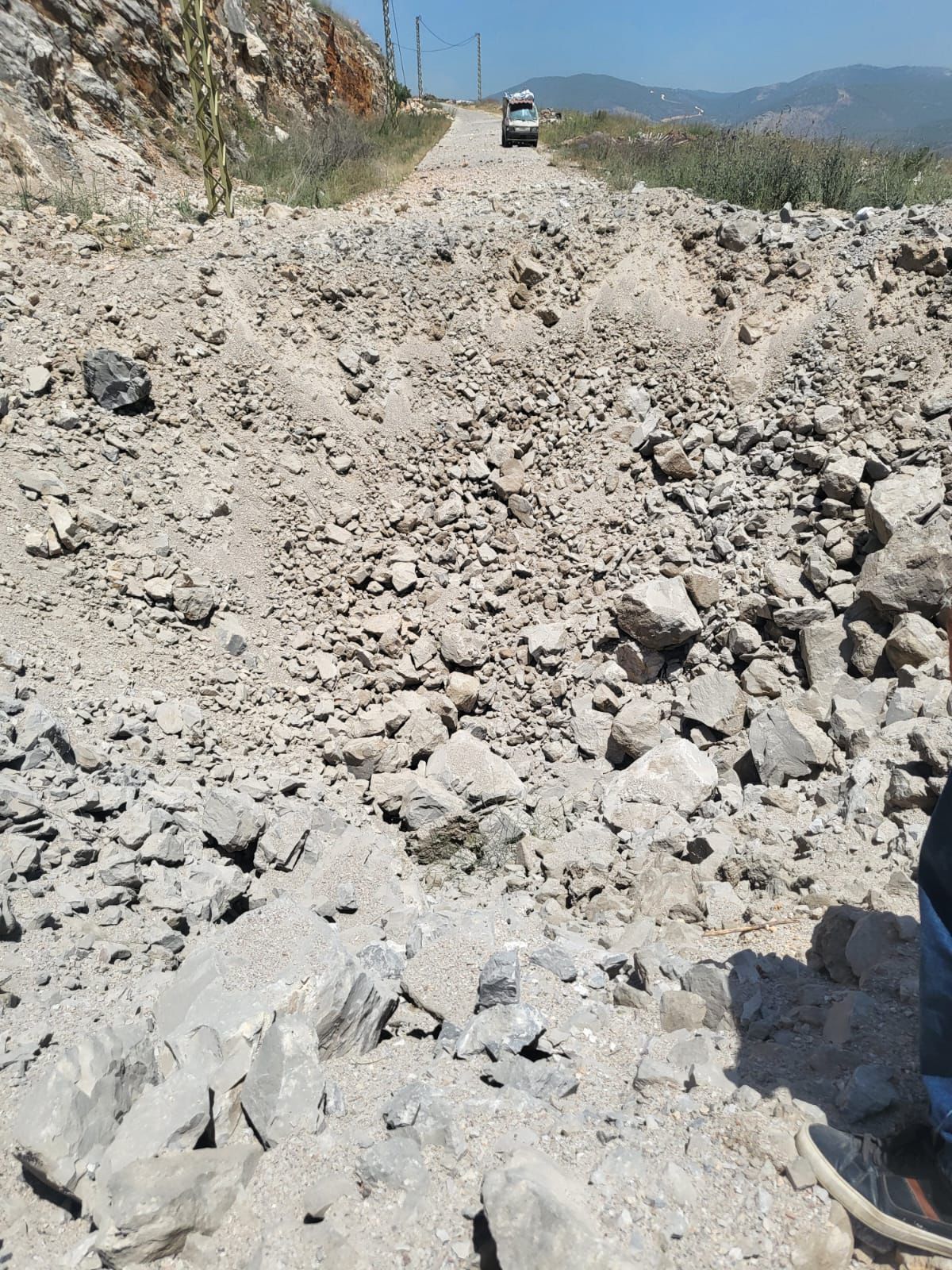 الطريق المتضرّر. (النهار)