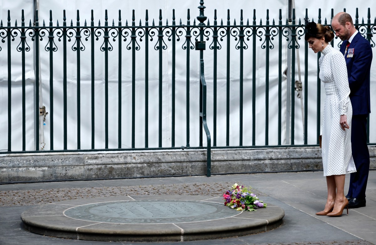 كيت وويليام في الذكرى الثمانين ليوم النصر في وستمنستر أبي (أ.ف.ب)