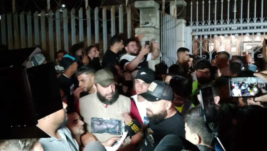 بعد ليلة من التوترات الأمنية احتجاجاً على تأخير إصدار نتائج الانتخابات البلدية... كيف يبدو المشهد في طرابلس اليوم؟