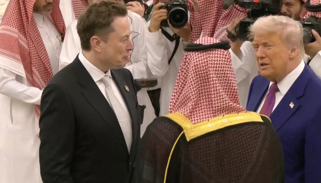 بالفيديو- لقاء بين ترامب وبن سلمان وماسك في قصر اليمامة بالرياض