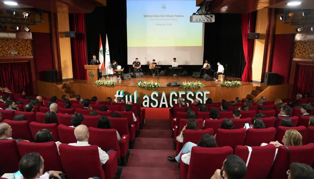 جامعة الحكمة قدمت منحًا تعليمية لطلاب متميزين أكاديميًا... البروفسور نعمة: نعتز بطلابنا جميعًا وهدفنا تنشئتهم على خدمة الوطن